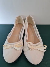 Load image into Gallery viewer, Ballet Flats Size 7
