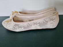 Load image into Gallery viewer, Ballet Flats Size 7
